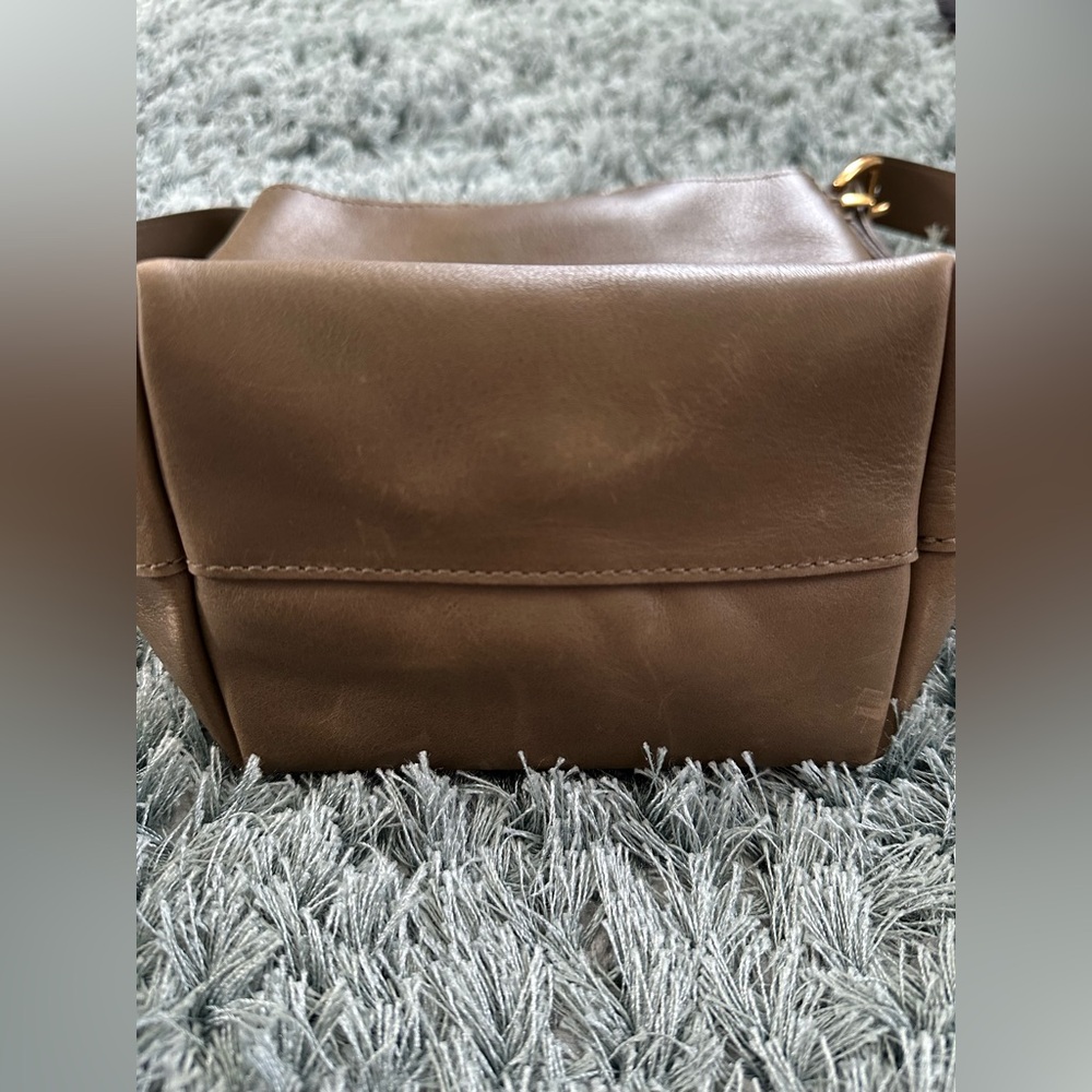 Madewell leather bucket bag in olive green - Picture 4 of 6